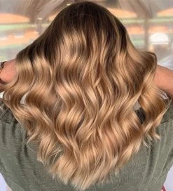 Beschadigd Haar PakketWella Fusion Intense Repair -Haarverzorgings Winkel jpg lowres illumina color flash mood 016