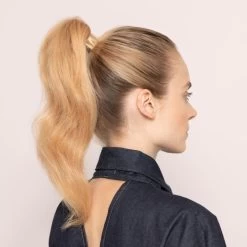 Wella EIMI Beachlook Set -Haarverzorgings Winkel jpg lowres ponytails accessories brave wave 2 cp after styling angle cropped 3 1