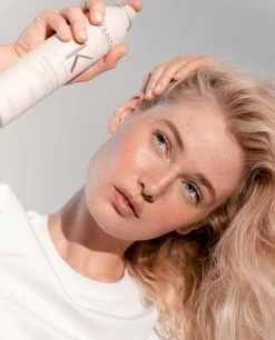 Kérastase Kerastase Fresh Affair Droogshampoo 150gr -Haarverzorgings Winkel kerastase fresh affair refreshing dry shampoo5